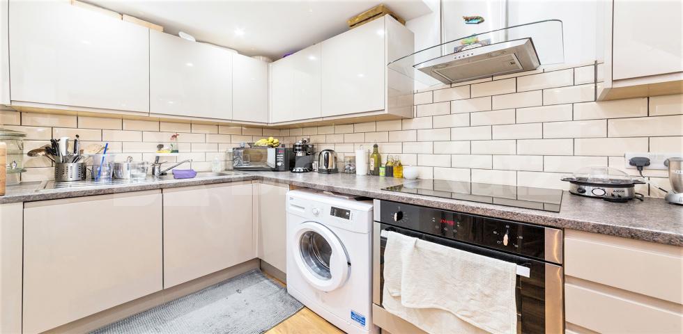 			RECENTLY REFURBISHED , 2 Bedroom, 1 bath, 1 reception Flat			 Richmond Way, Shepherds Bush/Brook Green